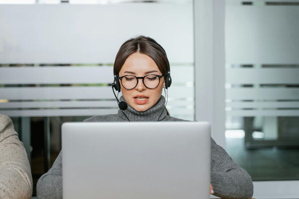 So überwindest du deine Telefonangst