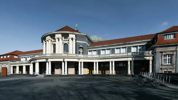 Edmund-Siemers-Allee 1
