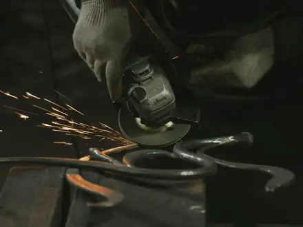 Metallschleifer/in
